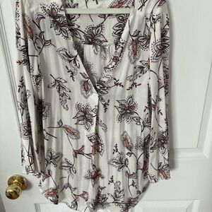 Unique White Shirt with Bold Designs – in good condition